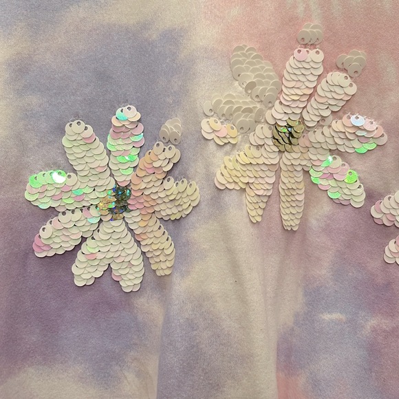 💜💕 Pink and Purple Tie-Dye Sequin Flower Top (10) - Picture 2 of 3